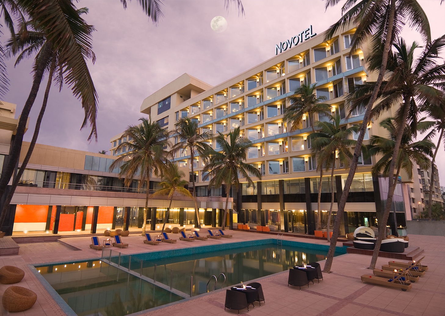 Мумбаи Джуху Бич. Novotel Juhu Mumbai Beach Hotel. Джуху Мумбаи. Отель в Индии Мумбаи.